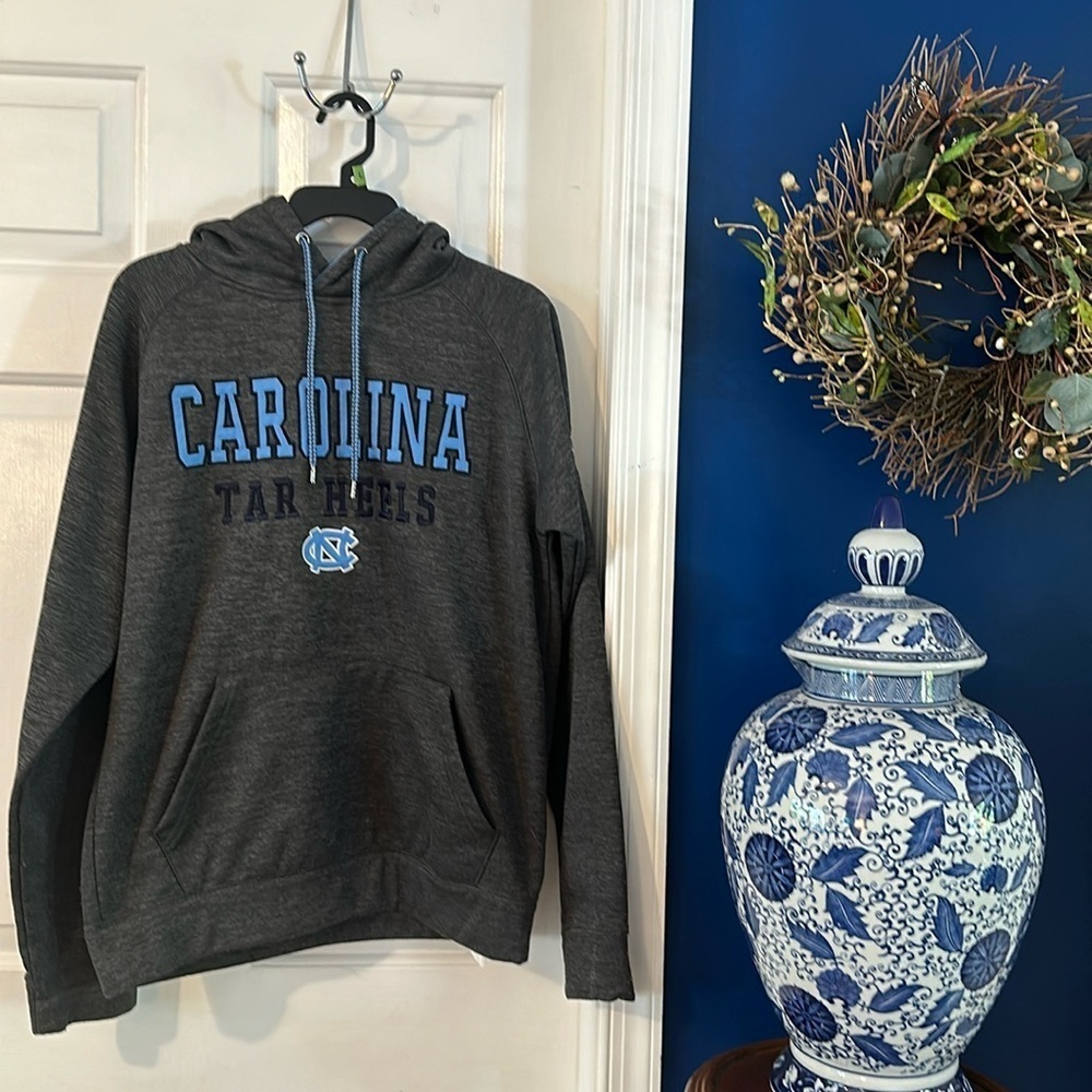 Men's Stadium Athletic Gray North Carolina Tar Heels Arch & Logo Pullover Hoodie